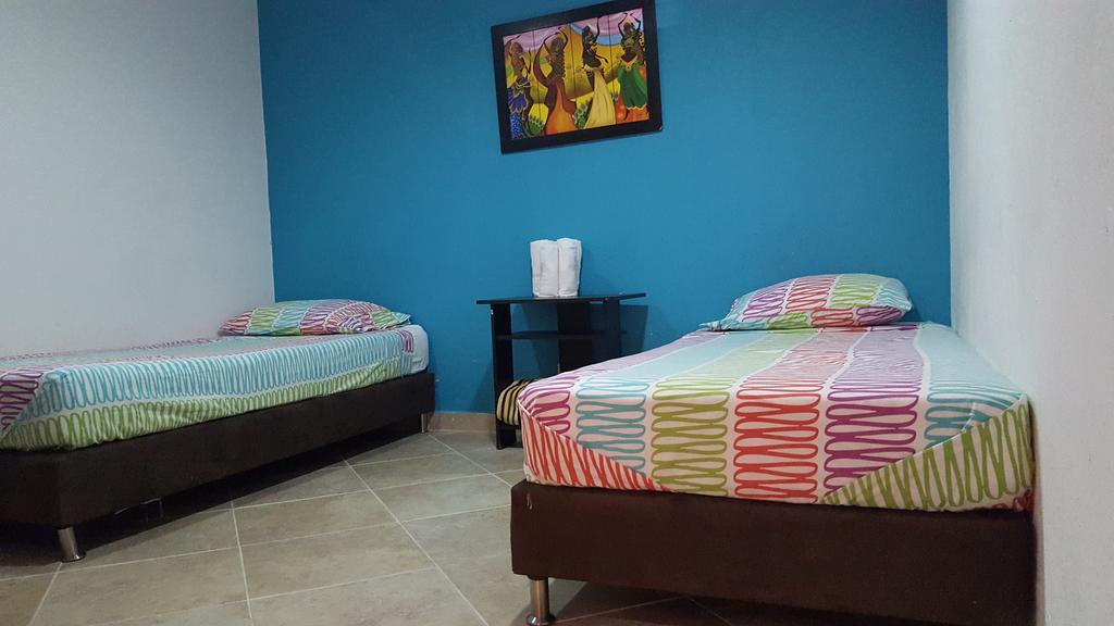 Hostal El Hangar ريونيغرو المظهر الخارجي الصورة