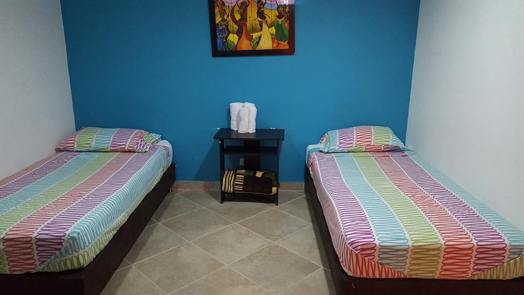 Hostal El Hangar ريونيغرو المظهر الخارجي الصورة