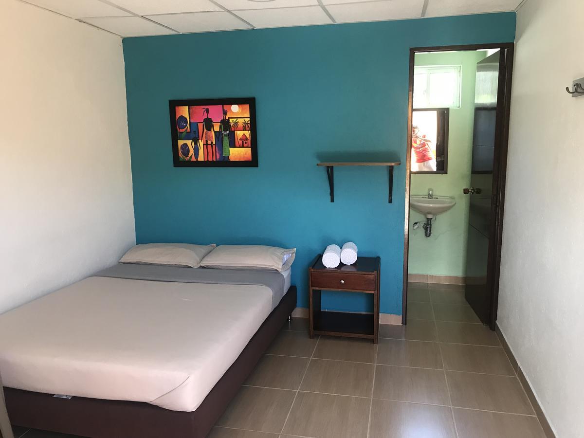 Hostal El Hangar ريونيغرو المظهر الخارجي الصورة