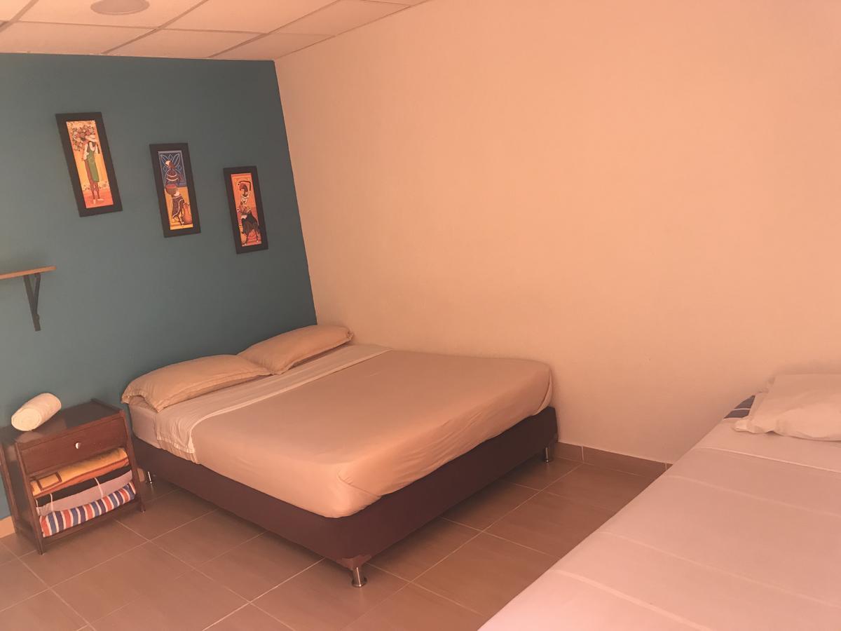 Hostal El Hangar ريونيغرو المظهر الخارجي الصورة