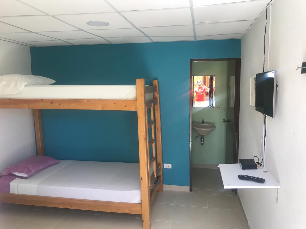 Hostal El Hangar ريونيغرو المظهر الخارجي الصورة