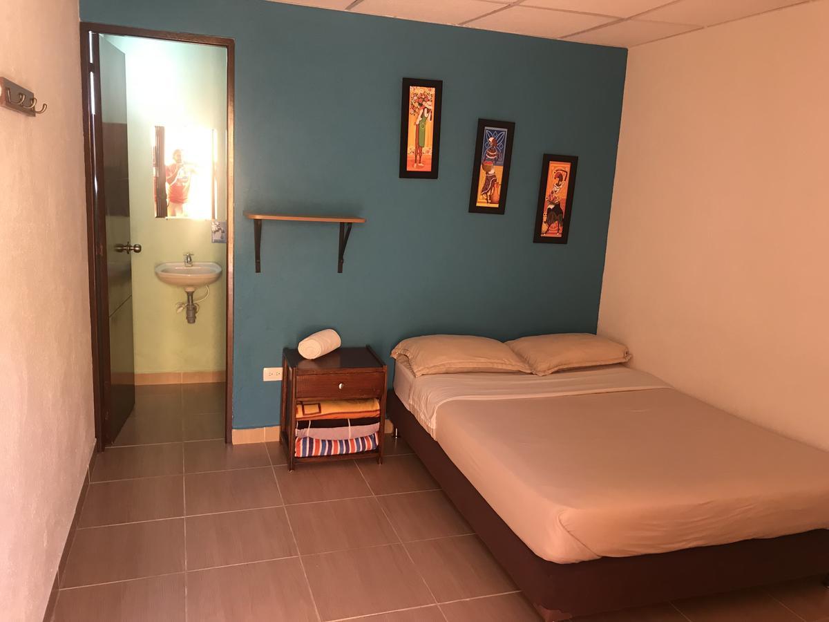 Hostal El Hangar ريونيغرو المظهر الخارجي الصورة